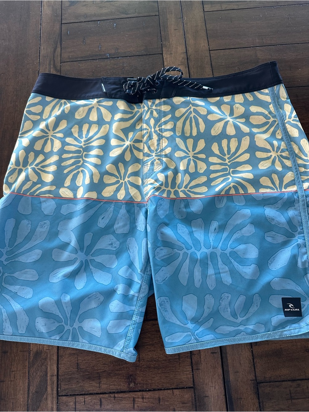 Rip Curl Blue & Cream Floral Board Shorts Size 36